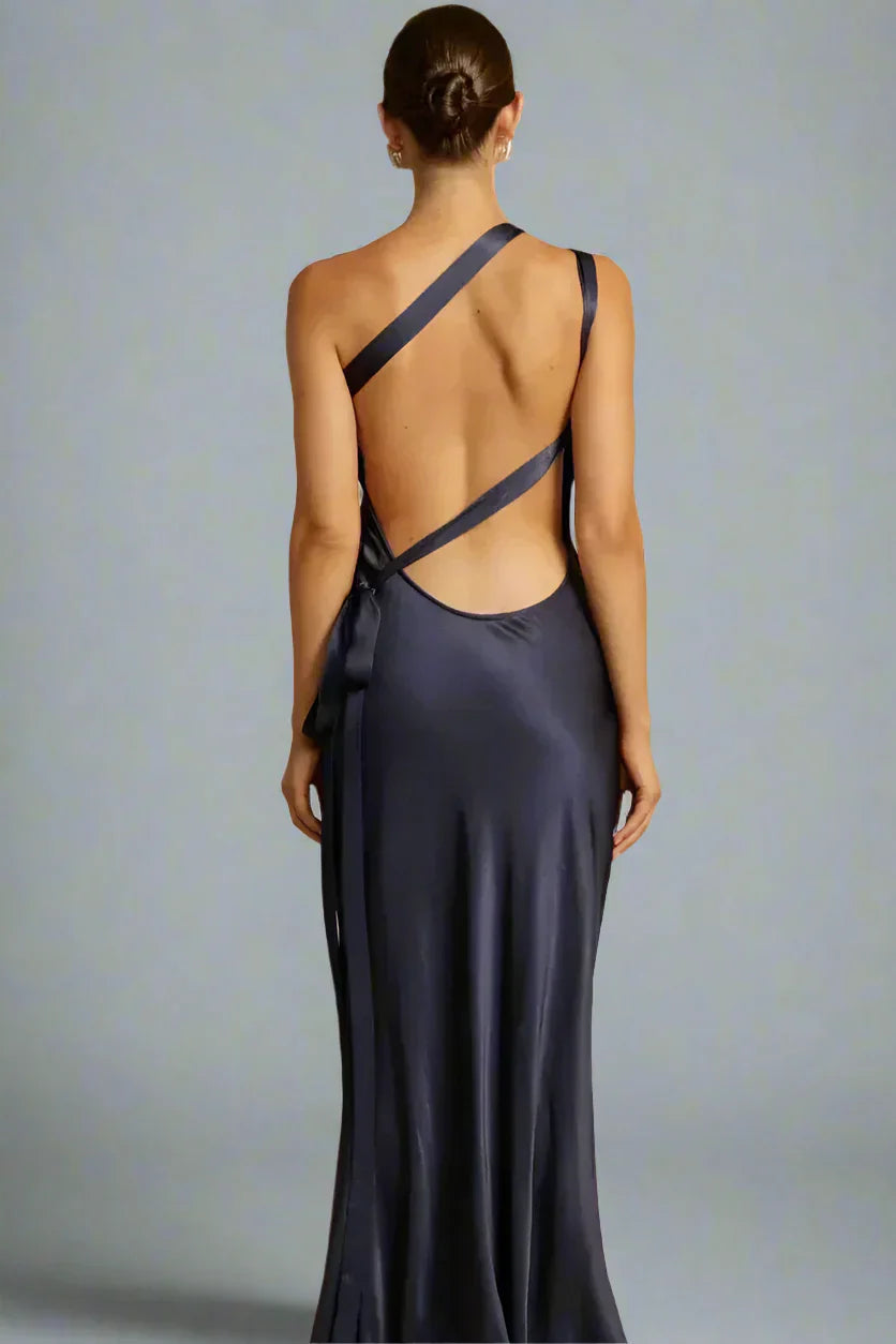 Maxine - Elegantes rückenfreies One Shoulder Kleid mit schrägem Kragen