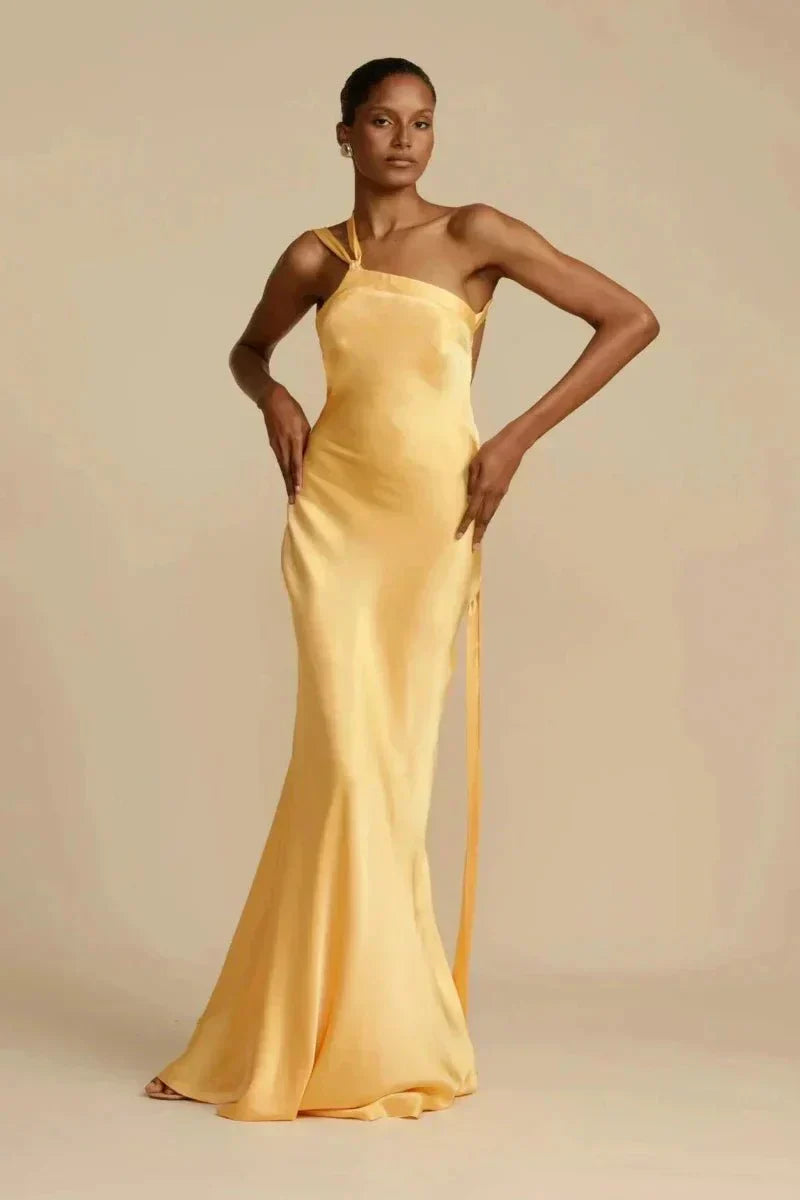 Maxine - Elegantes rückenfreies One Shoulder Kleid mit schrägem Kragen