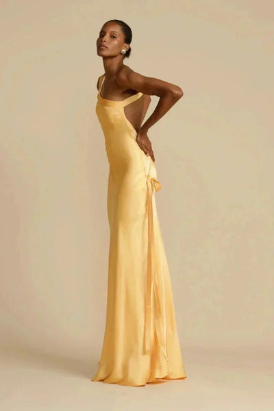 Maxine - Elegantes rückenfreies One Shoulder Kleid mit schrägem Kragen